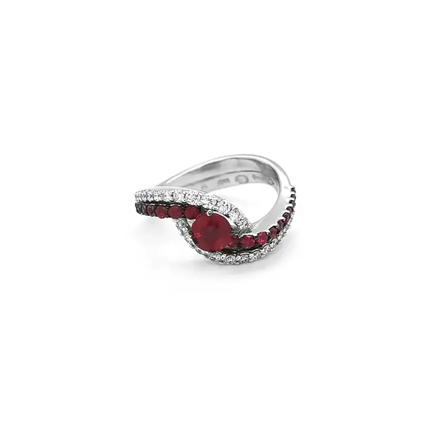 Nhẫn vàng đính ruby và kim cương