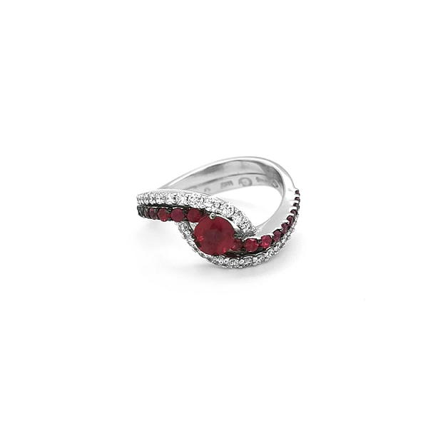Nhẫn vàng đính ruby và kim cương