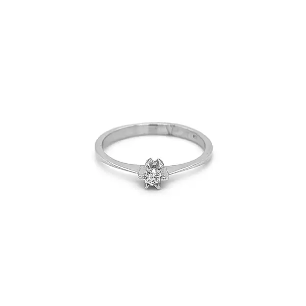 Nhẫn đính hôn bằng vàng có kim cương