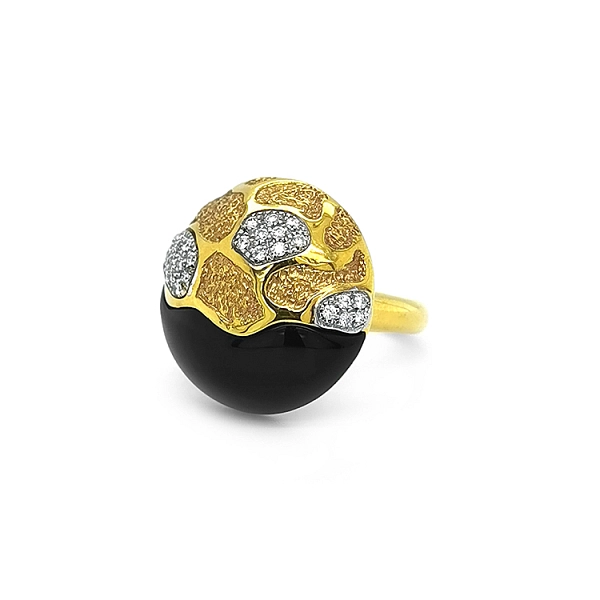 Nhẫn vàng đính ngọc onyx và kim cương
