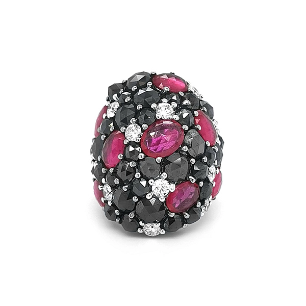 Nhẫn vàng đính ruby, kim cương đen và trắng