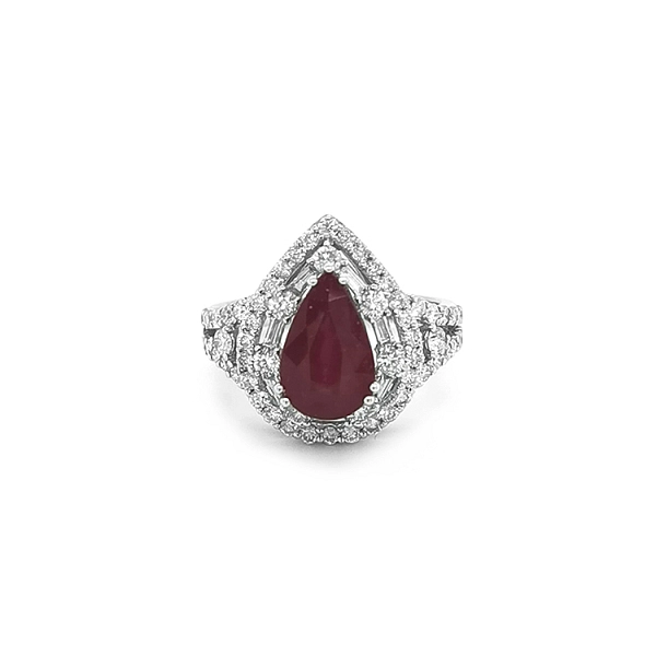 Nhẫn vàng đính ruby và kim cương