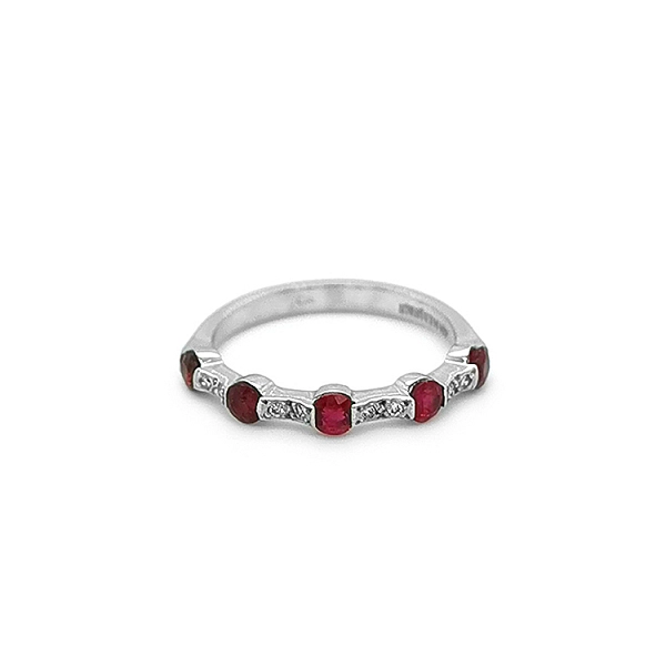 Nhẫn vàng đính ruby và kim cương