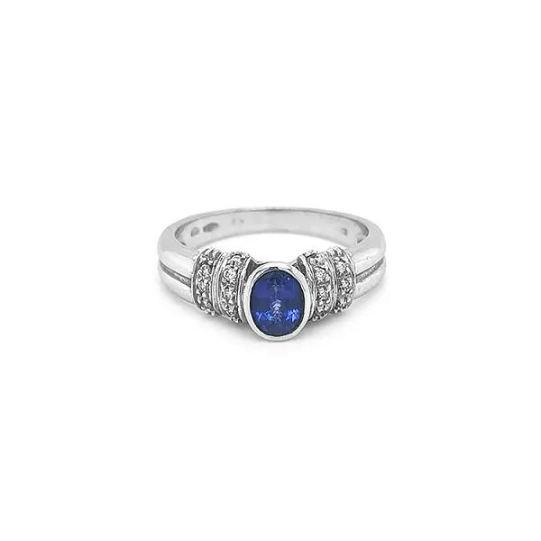 Nhẫn vàng đính sapphire và kim cương