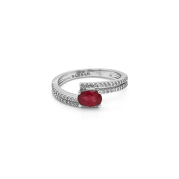 Nhẫn vàng đính ruby và kim cương