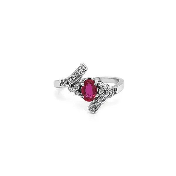 Nhẫn vàng đính ruby và kim cương
