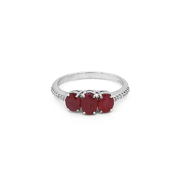 Nhẫn vàng đính ruby và kim cương