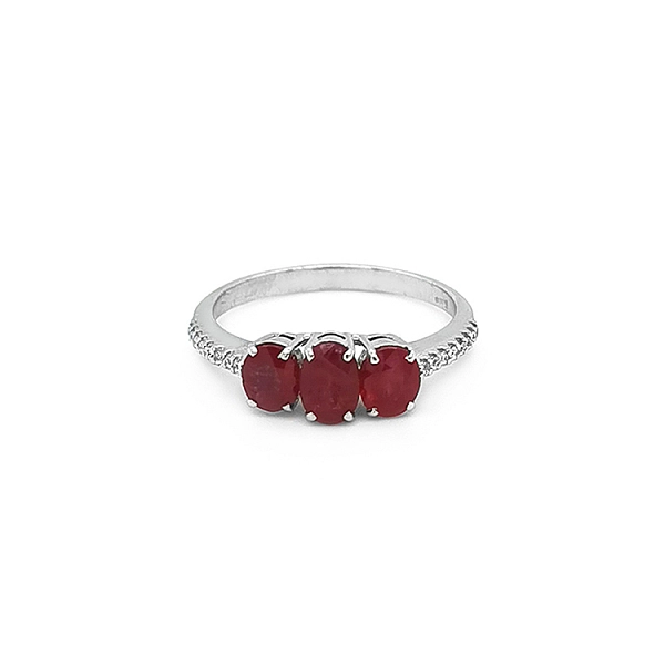 Nhẫn vàng đính ruby và kim cương