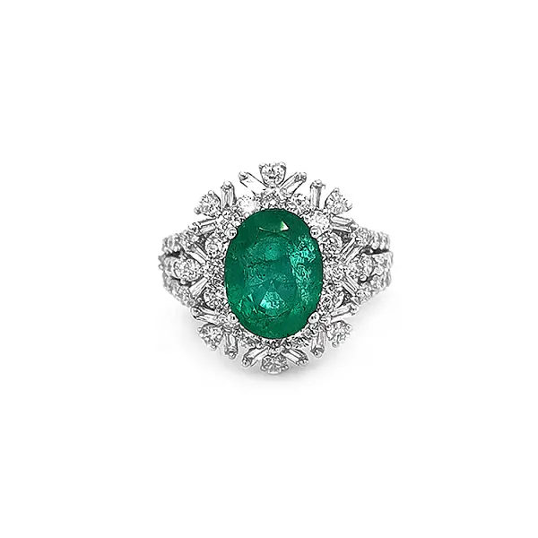 Nhẫn vàng đính ngọc lục bảo và kim cương