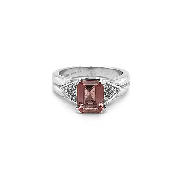Nhẫn vàng đính đá tourmaline hồng