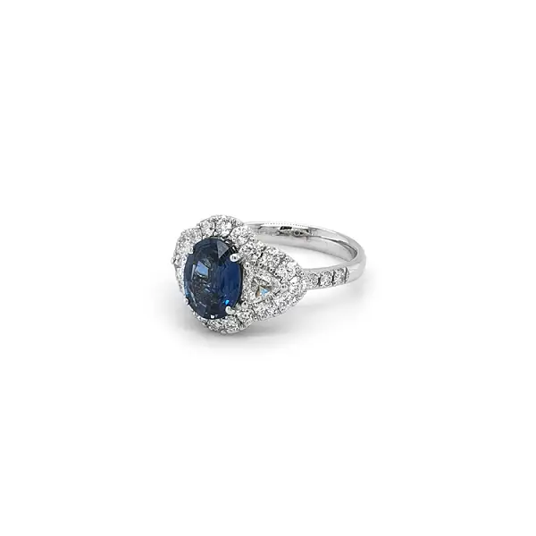 Nhẫn vàng đính sapphire và kim cương