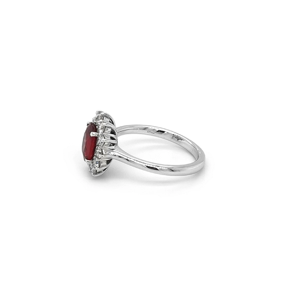 Nhẫn vàng đính ruby và kim cương