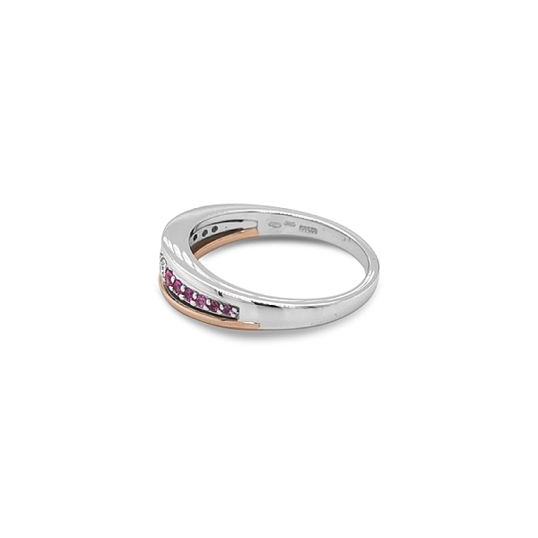 Nhẫn vàng với đá sapphire hồng và kim cương