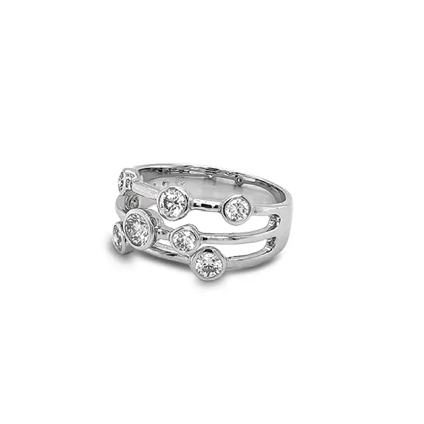 Nhẫn vàng đính kim cương