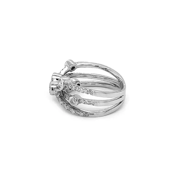 Nhẫn vàng đính kim cương