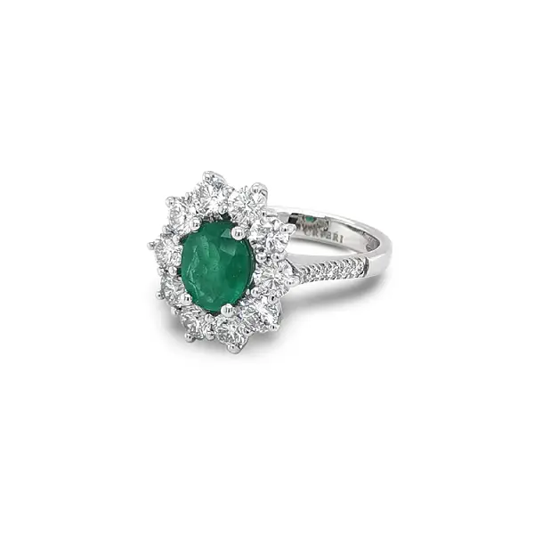 Nhẫn vàng đính ngọc lục bảo và kim cương