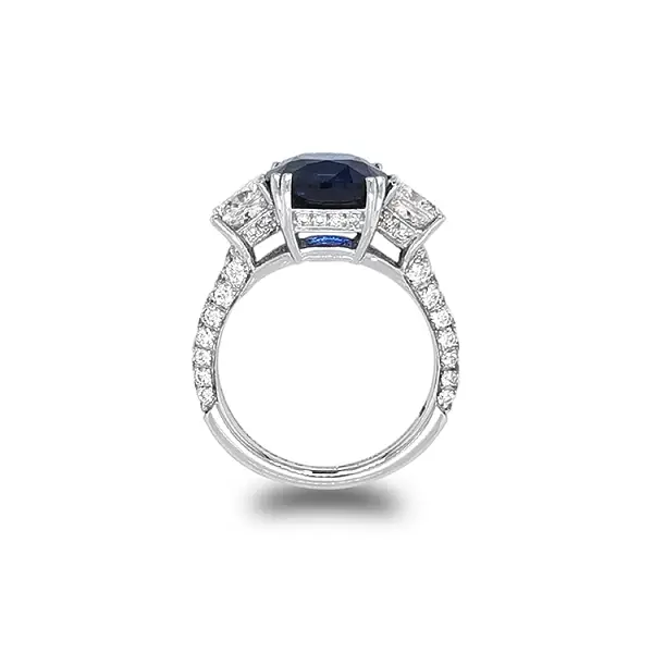 Nhẫn vàng đính sapphire và kim cương