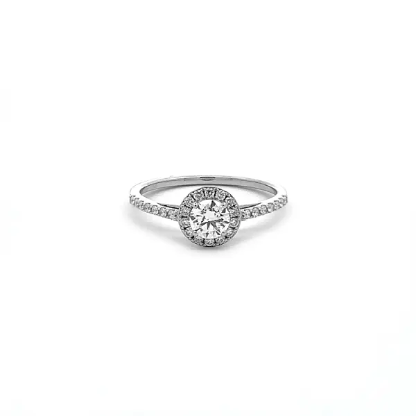 Nhẫn đính hôn bằng vàng có đính kim cương