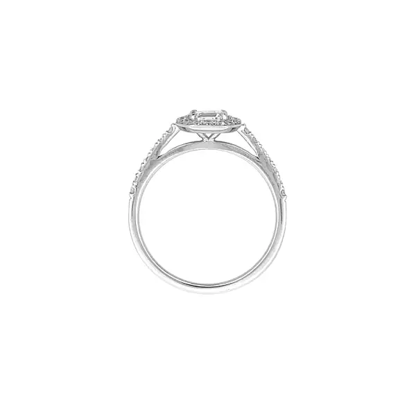 Nhẫn đính hôn bằng vàng có đính kim cương