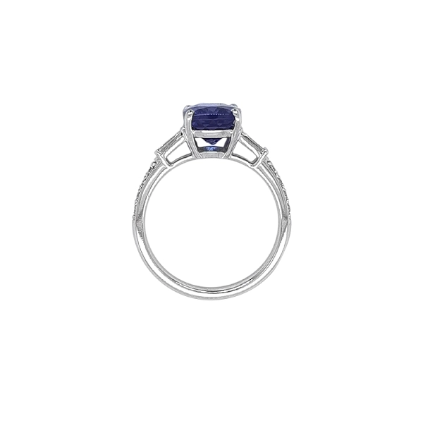 Nhẫn vàng đính Tanzanite và kim cương