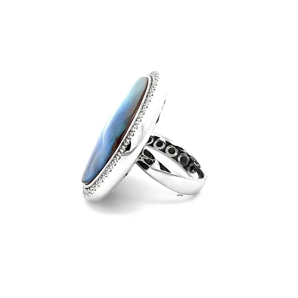 Nhẫn kim cương với đá opal tự nhiên