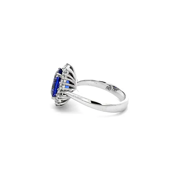 Nhẫn vàng đính Tanzanite và kim cương