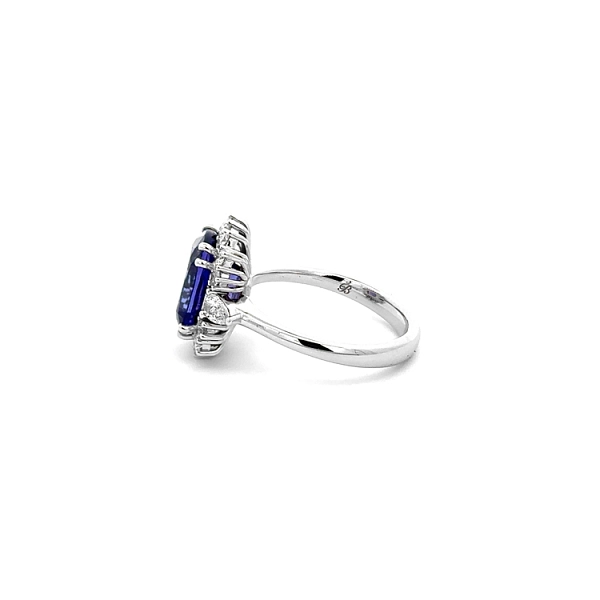 Nhẫn kim cương với đá Tanzanite
