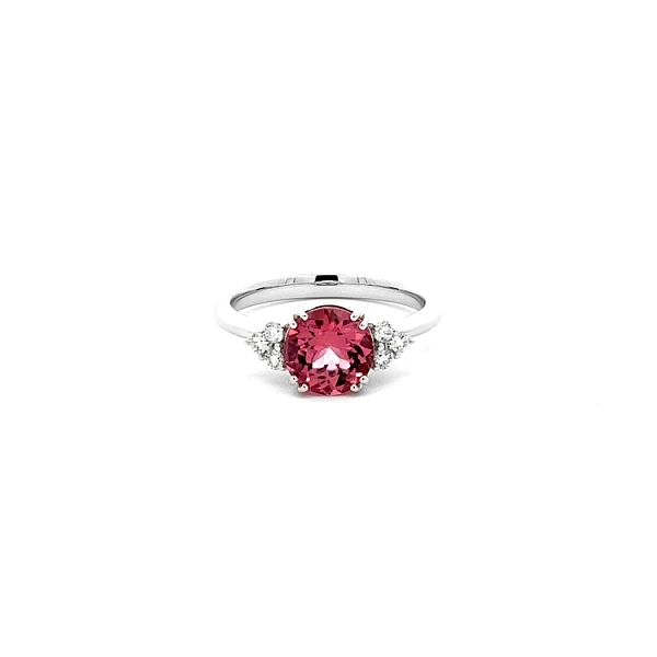 Nhẫn vàng với đá tourmaline hồng và kim cương