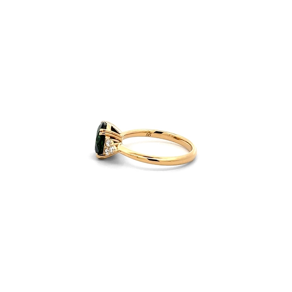 Nhẫn vàng với đá tourmaline xanh và kim cương