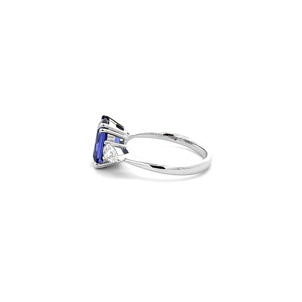 Nhẫn vàng đính Tanzanite và kim cương