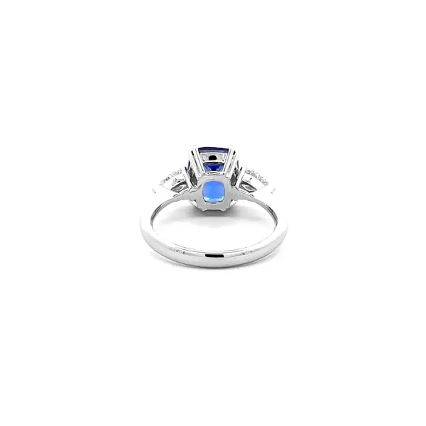 Nhẫn vàng đính Tanzanite và kim cương