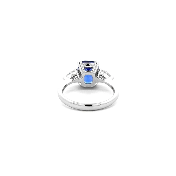 Nhẫn vàng đính Tanzanite và kim cương