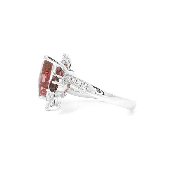 Trang sức sang trọng với đá tourmaline hồng, sapphire và kim cương lấp lánh