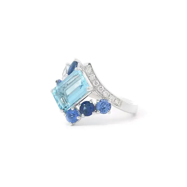 Nhẫn độc quyền với đá aquamarine, đá sapphire lấp lánh và kim cương