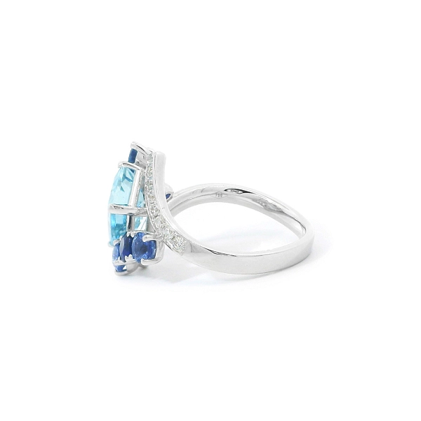 Nhẫn độc quyền với đá aquamarine, đá sapphire lấp lánh và kim cương