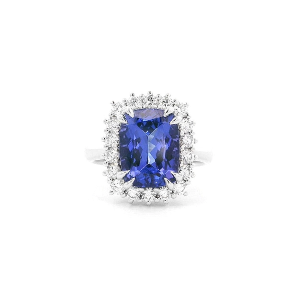 Nhẫn cao cấp với đá Tanzanite được bao quanh bởi kim cương trong vàng trắng