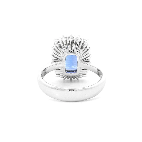 Nhẫn cao cấp với đá Tanzanite được bao quanh bởi kim cương trong vàng trắng