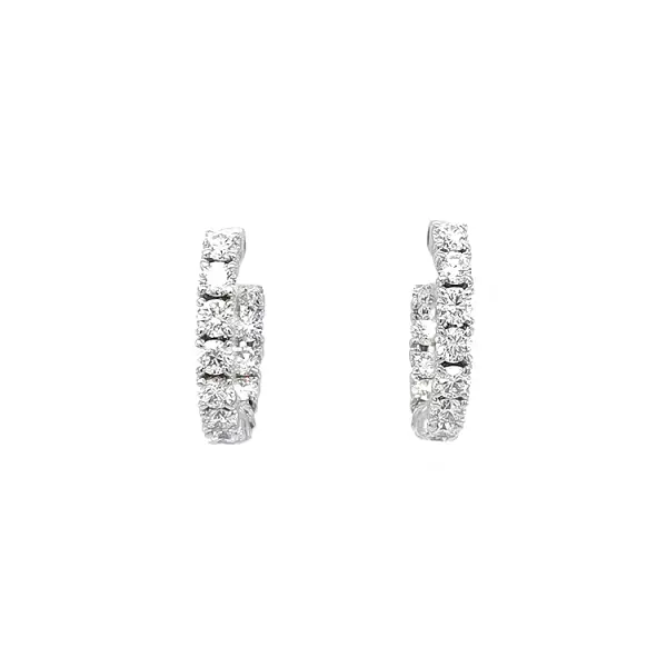 Vòng tai tròn bằng vàng đính kim cương