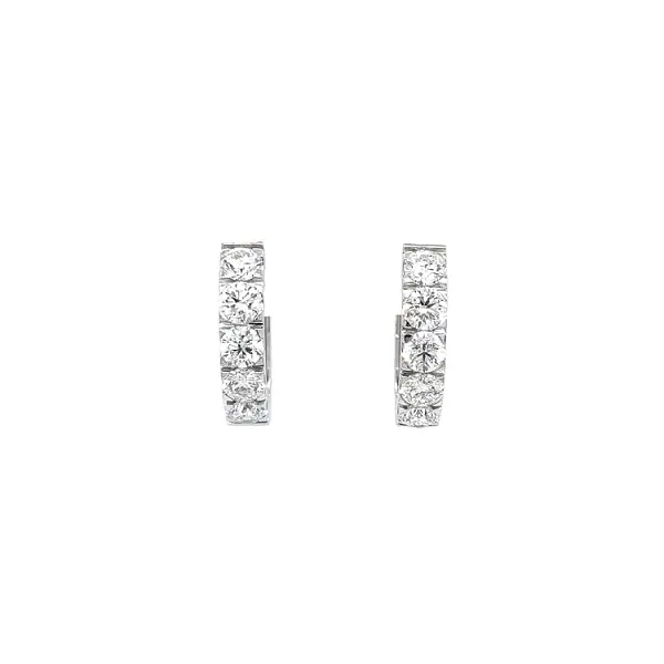 Vòng tai tròn bằng vàng đính kim cương