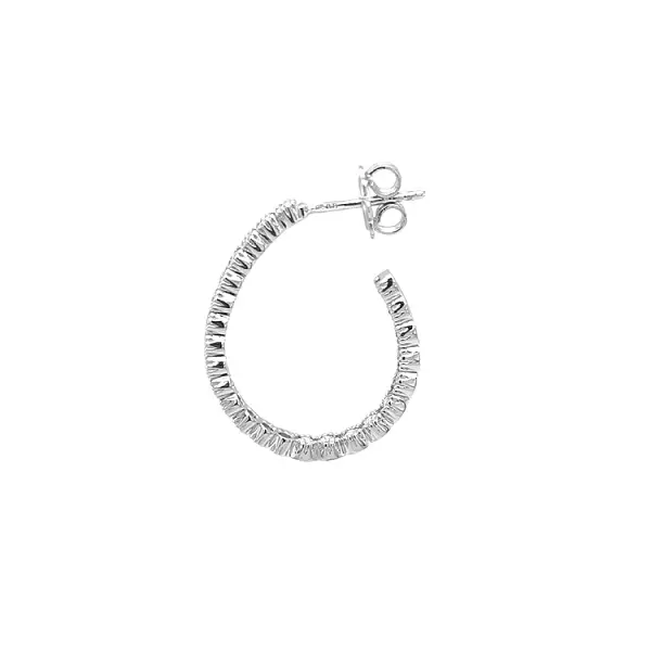 Vòng tai tròn bằng vàng đính kim cương