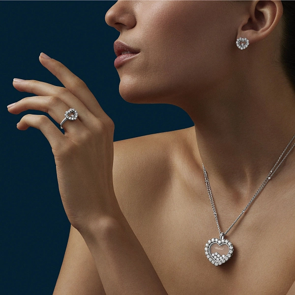 Vòng tai vàng Chopard Happy Diamonds 83A616-1001