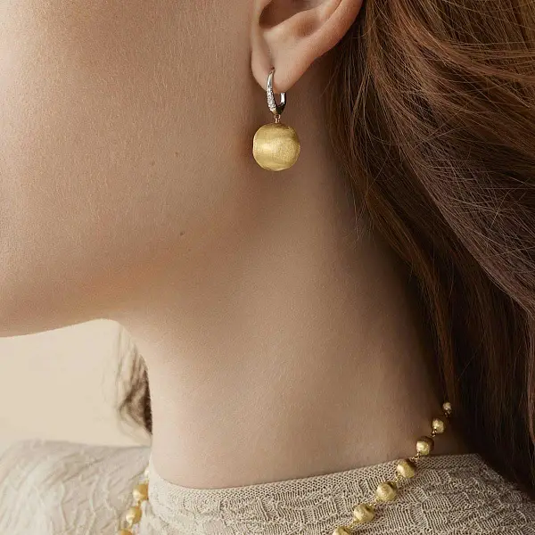 Vòng tai vàng Marco Bicego Africa OB1884-M B YW Q6