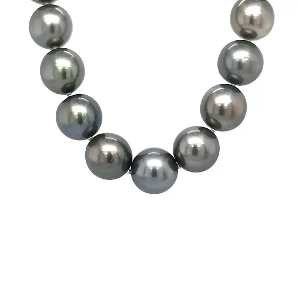 Vòng cổ vàng với ngọc trai Tahiti đen thật từ Biển Đen