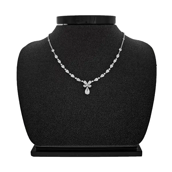 Vòng cổ vàng đính kim cương