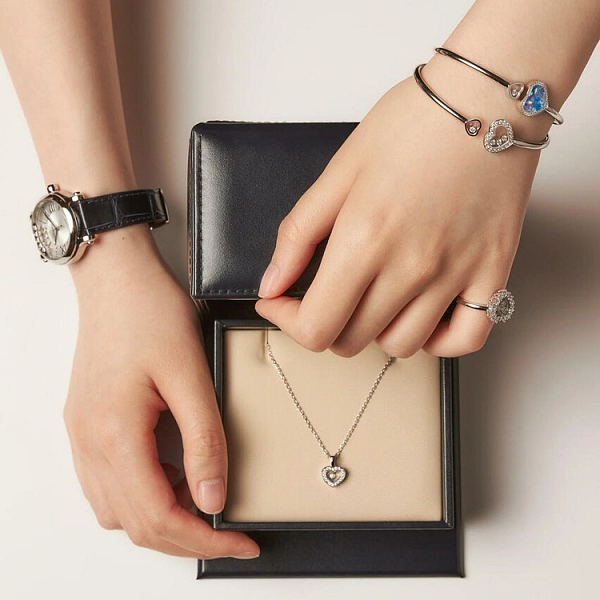 Vòng tay kim cương Chopard Happy Diamonds bằng vàng 85A614-1202