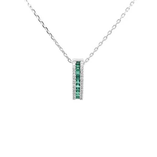 Mặt dây chuyền vàng đính ngọc lục bảo và kim cương