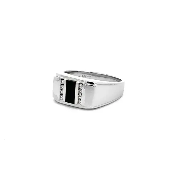 Nhẫn vàng đính ngọc onyx và kim cương