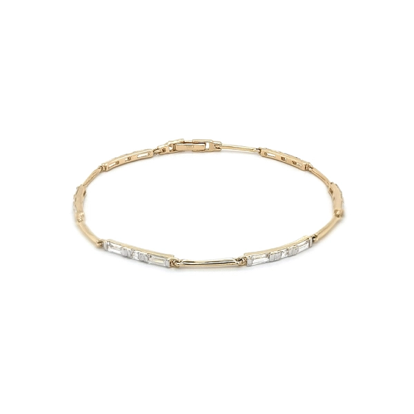 Vòng tay nữ bằng vàng đính đá zircon