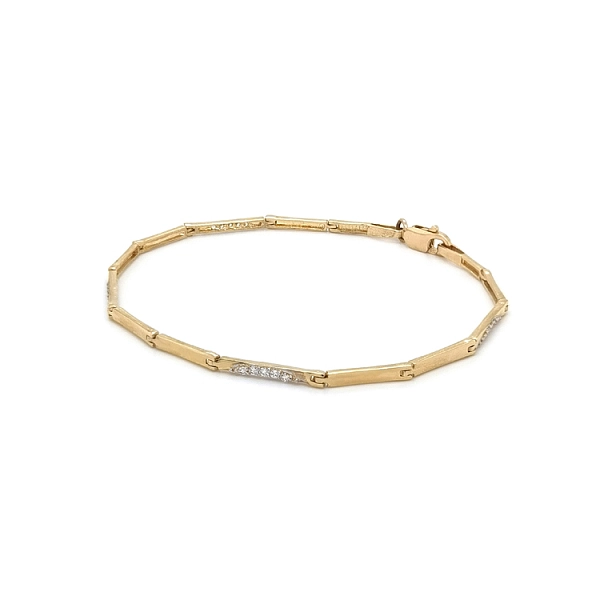 Vòng tay nữ bằng vàng đính đá zircon