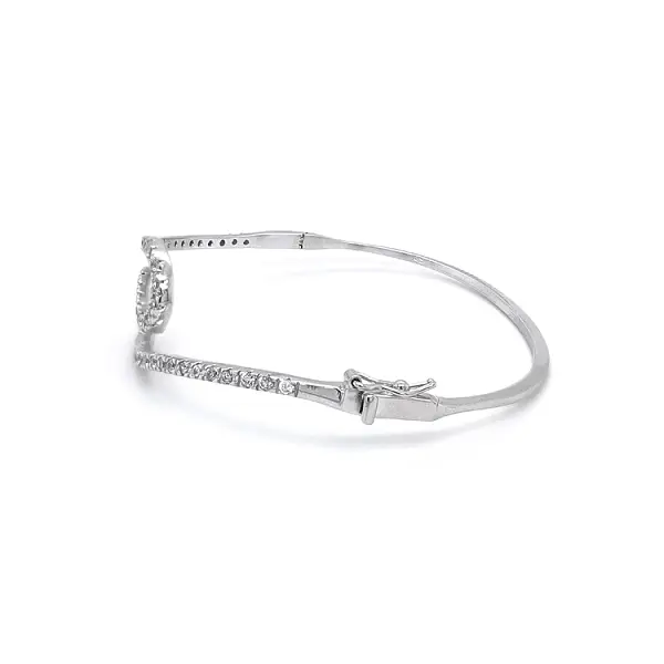 Vòng tay nữ với đá zircon trắng và vàng trắng